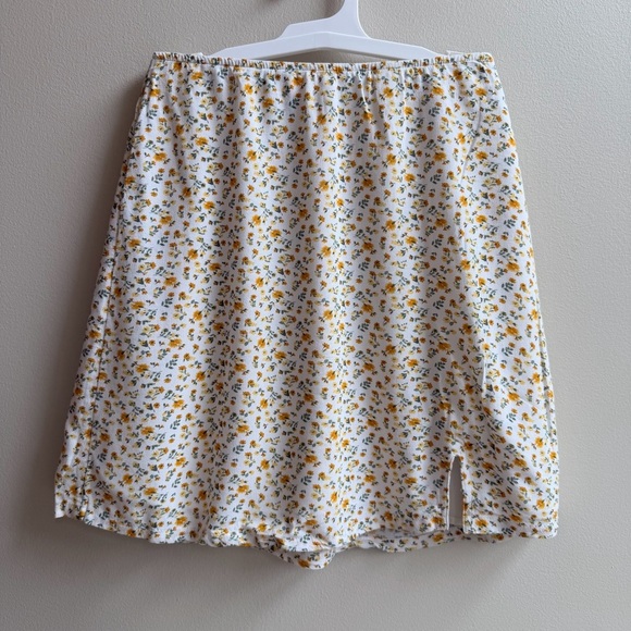 Hollister Ultra High Rise A-Line Floral Mini Skirt - Picture 3 of 9